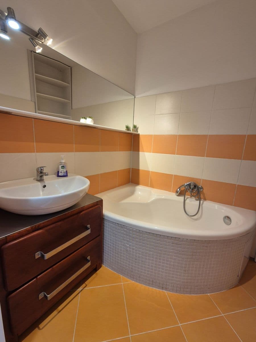 Predaj bytu 2-izbový 95 m², Skřivánčí, Jablonec nad Nisou, Liberecký kraj Predaj bytu 2-izbový 95 m², Skřivánčí, Jablonec nad Nisou, Liberecký kraj