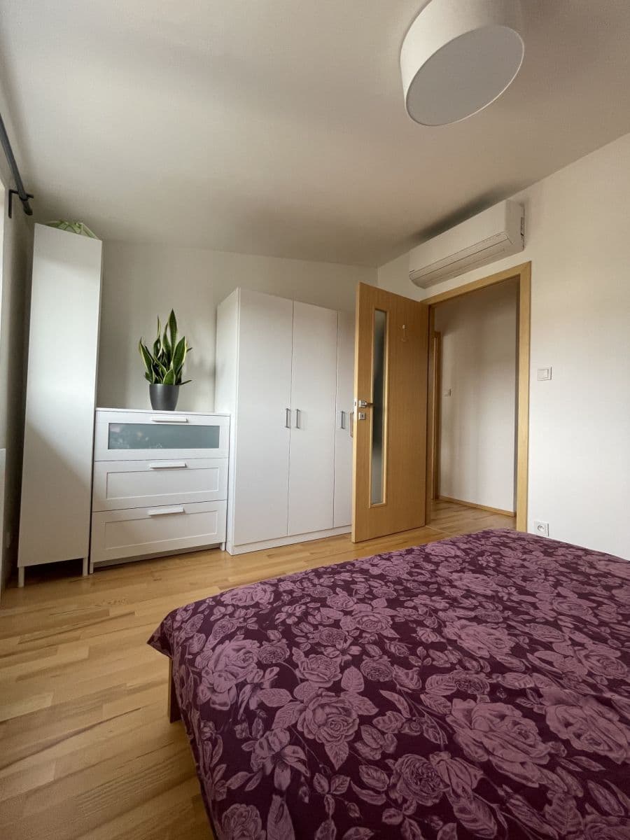 Prenájom bytu 60 m², Národní obrany, Praha, Praha Prenájom bytu 60 m², Národní obrany, Praha, Praha