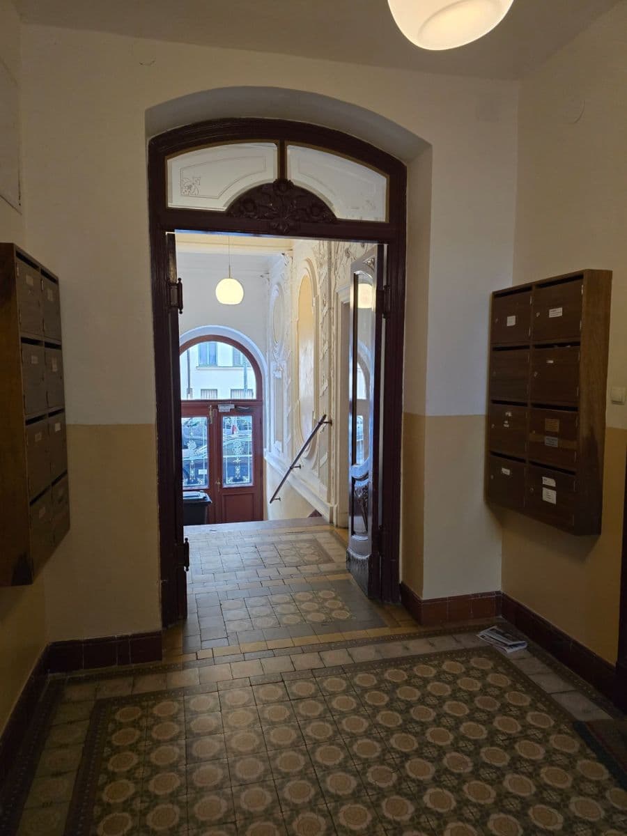 Prenájom bytu 2-izbový 50 m², Římská, Praha, Praha Prenájom bytu 2-izbový 50 m², Římská, Praha, Praha