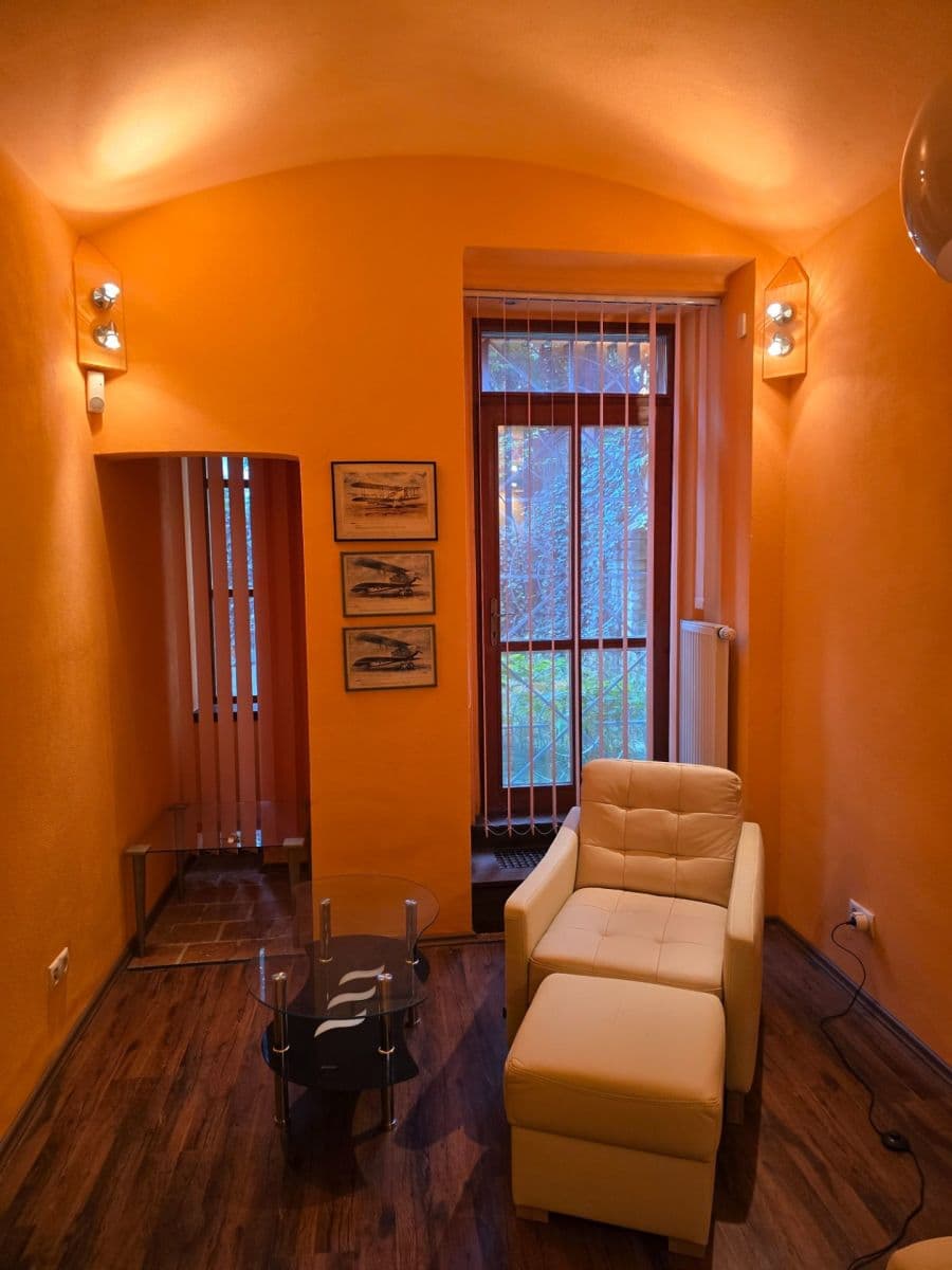 Prenájom bytu 2-izbový 50 m², Římská, Praha, Praha Prenájom bytu 2-izbový 50 m², Římská, Praha, Praha