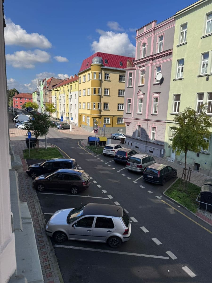 Prenájom bytu 3-izbový 107 m², Ruská, Teplice, Ústecký kraj Prenájom bytu 3-izbový 107 m², Ruská, Teplice, Ústecký kraj