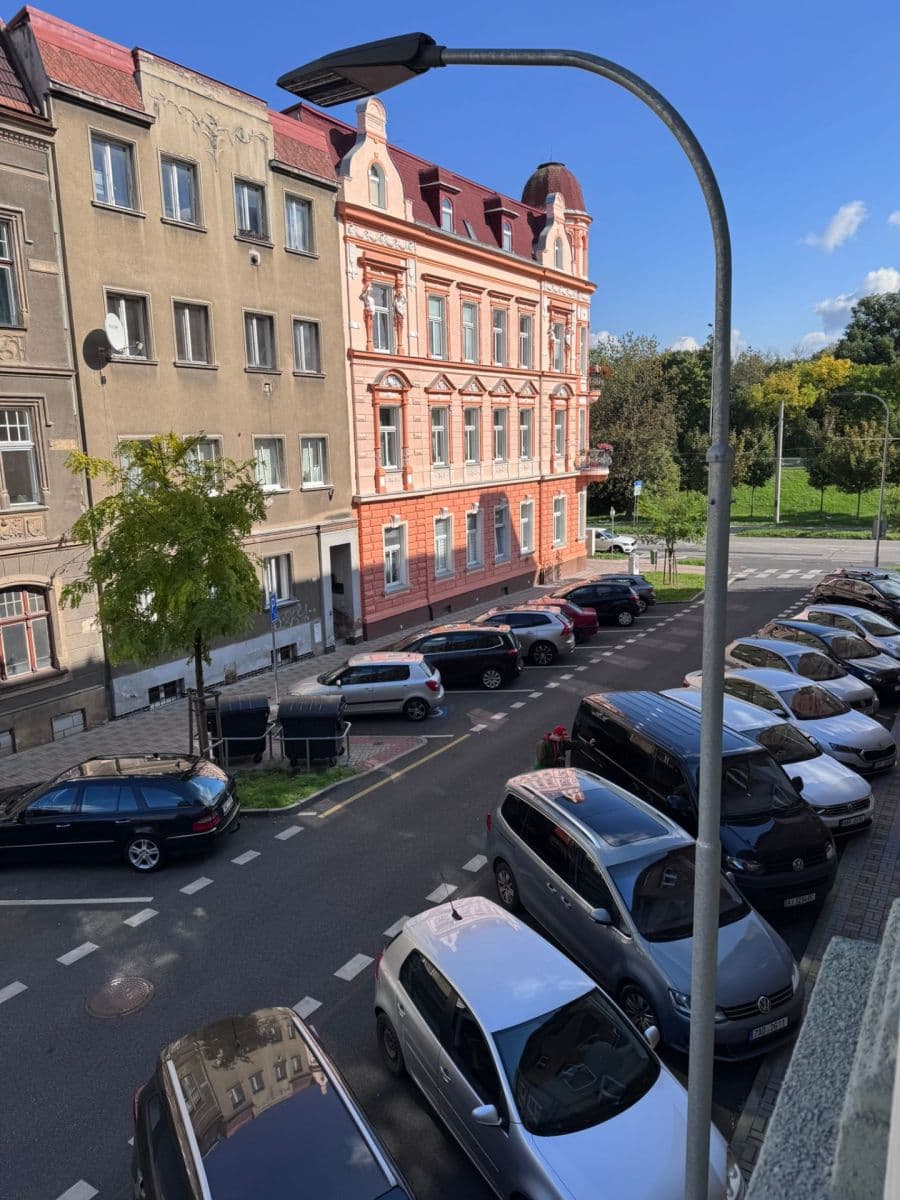 Prenájom bytu 3-izbový 107 m², Ruská, Teplice, Ústecký kraj Prenájom bytu 3-izbový 107 m², Ruská, Teplice, Ústecký kraj