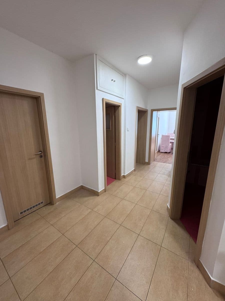 Prenájom bytu 3-izbový 107 m², Ruská, Teplice, Ústecký kraj Prenájom bytu 3-izbový 107 m², Ruská, Teplice, Ústecký kraj