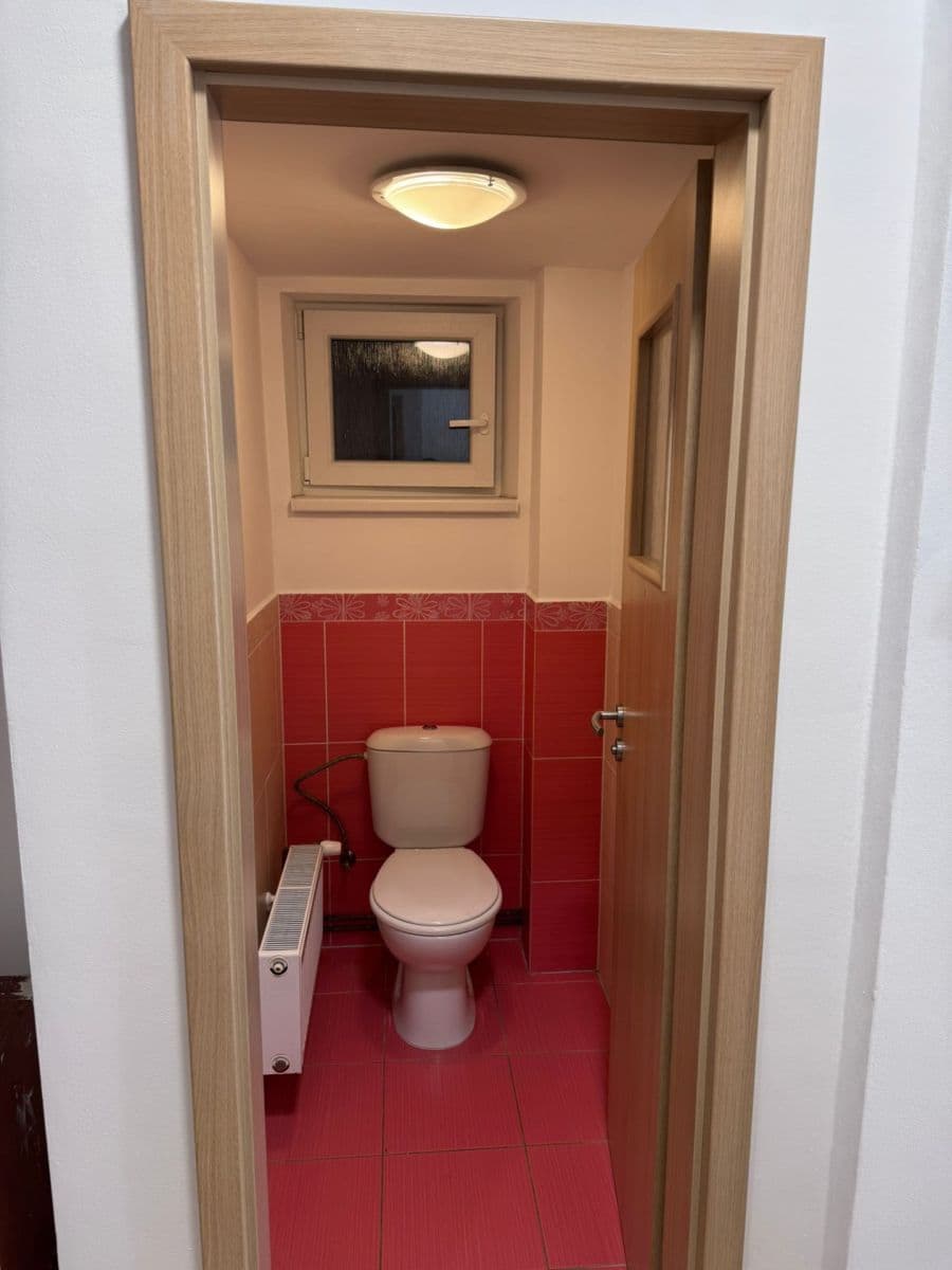 Prenájom bytu 3-izbový 107 m², Ruská, Teplice, Ústecký kraj Prenájom bytu 3-izbový 107 m², Ruská, Teplice, Ústecký kraj