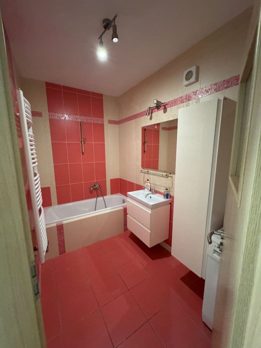 Prenájom bytu 3-izbový 107 m², Ruská, Teplice, Ústecký kraj Prenájom bytu 3-izbový 107 m², Ruská, Teplice, Ústecký kraj