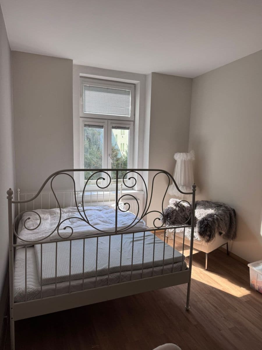 Prenájom bytu 3-izbový 107 m², Ruská, Teplice, Ústecký kraj Prenájom bytu 3-izbový 107 m², Ruská, Teplice, Ústecký kraj