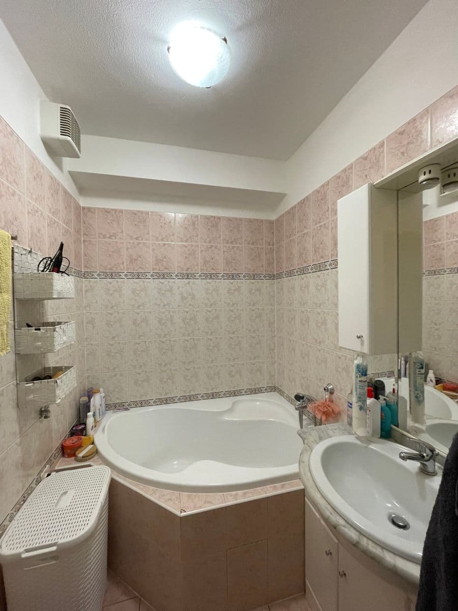 Predaj bytu 2-izbový 48 m², Kubelíkova, Mariánské Lázně, Karlovarský kraj Predaj bytu 2-izbový 48 m², Kubelíkova, Mariánské Lázně, Karlovarský kraj