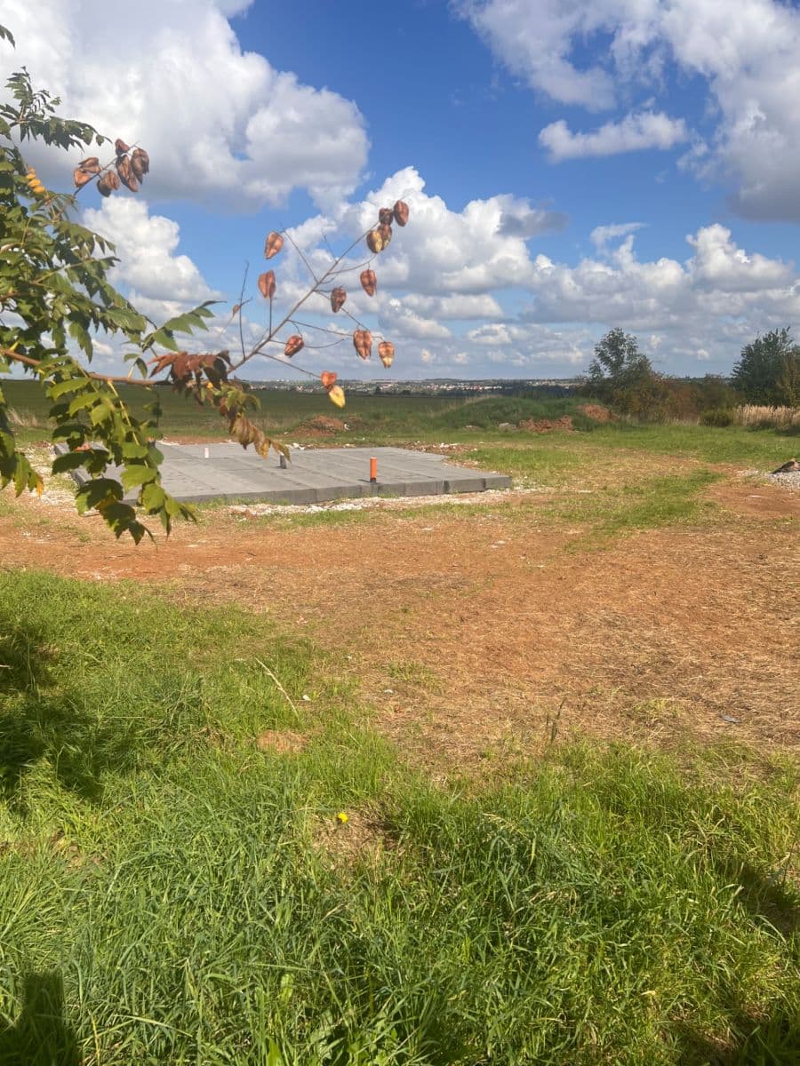 Predaj pozemku 1.233 m², V Hlinkách, Vysoký Újezd, Středočeský kraj Predaj pozemku 1.233 m², V Hlinkách, Vysoký Újezd, Středočeský kraj