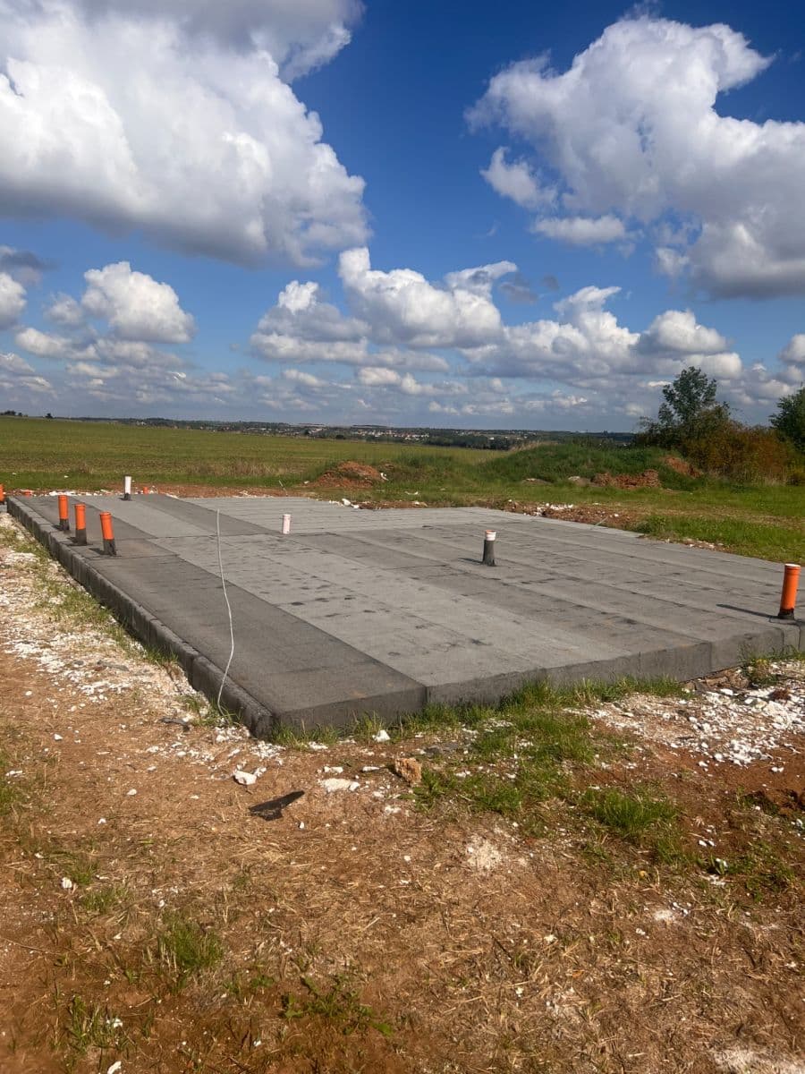 Predaj pozemku 1.233 m², V Hlinkách, Vysoký Újezd, Středočeský kraj Predaj pozemku 1.233 m², V Hlinkách, Vysoký Újezd, Středočeský kraj