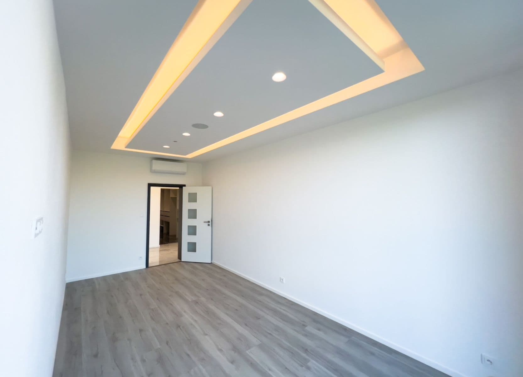 Predaj domu 280 m², pozemek 1.061 m², Oblouková, Všestary, Středočeský kraj Predaj domu 280 m², pozemek 1.061 m², Oblouková, Všestary, Středočeský kraj