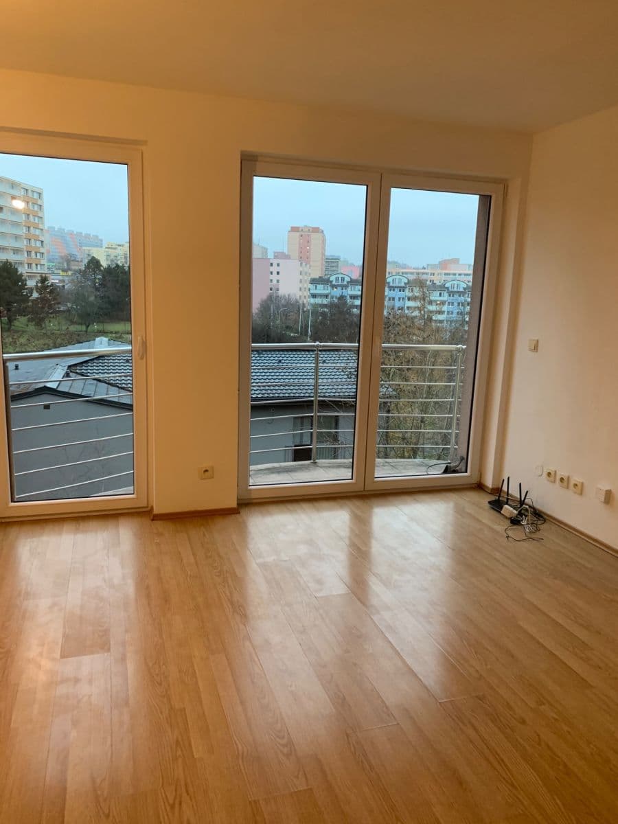 Prenájom domu 250 m², pozemok 200 m², Pod Viaduktem, Praha, Praha Prenájom domu 250 m², pozemok 200 m², Pod Viaduktem, Praha, Praha