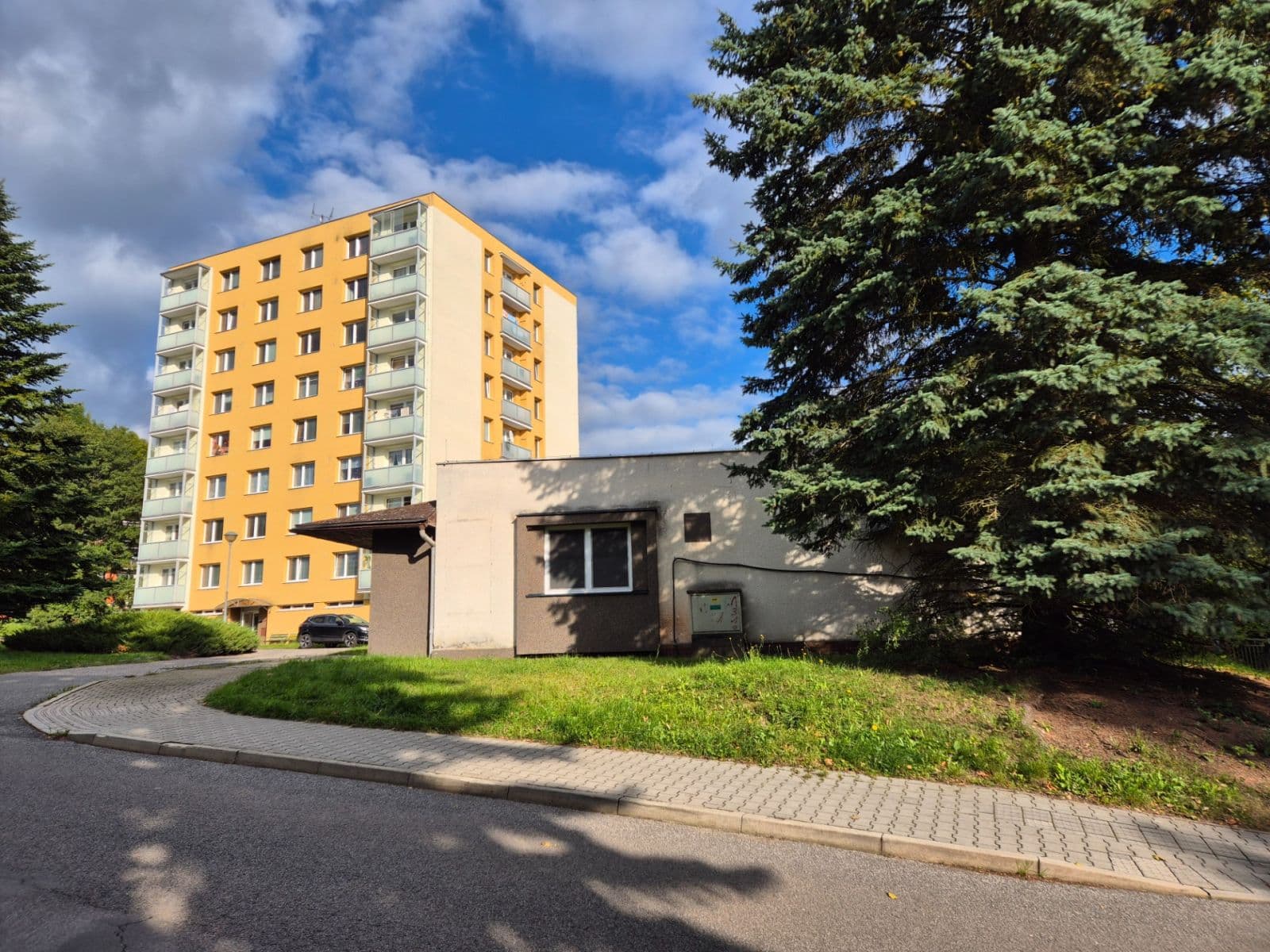 Predaj nebytového priestoru 450 m², Lomní, Trutnov, Královéhradecký kraj Predaj nebytového priestoru 450 m², Lomní, Trutnov, Královéhradecký kraj