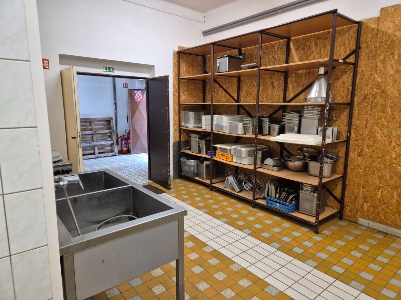 Predaj nebytového priestoru 450 m², Lomní, Trutnov, Královéhradecký kraj Predaj nebytového priestoru 450 m², Lomní, Trutnov, Královéhradecký kraj