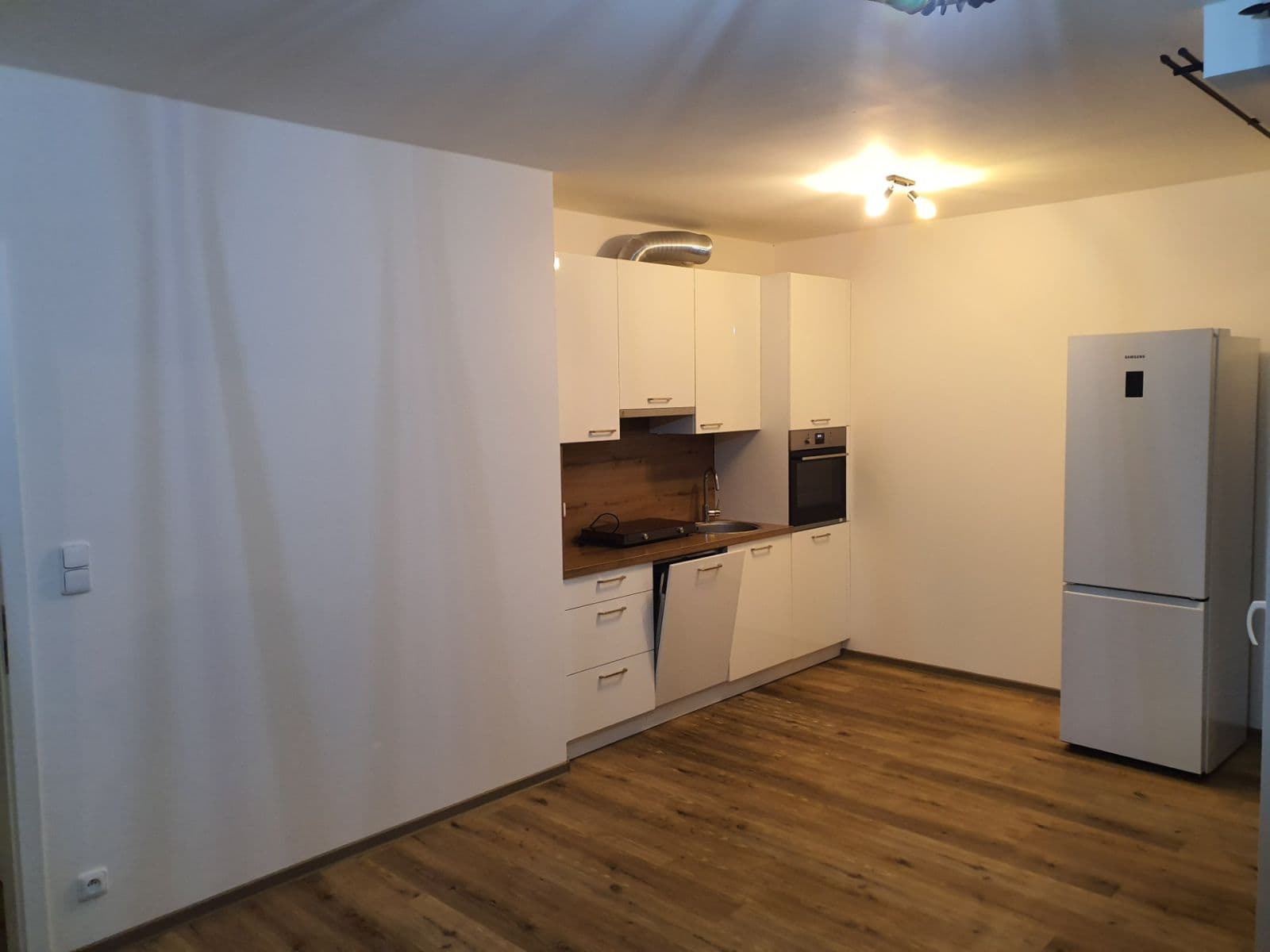 Prenájom bytu 2-izbový 53 m², Ferrariho, Praha, Praha Prenájom bytu 2-izbový 53 m², Ferrariho, Praha, Praha