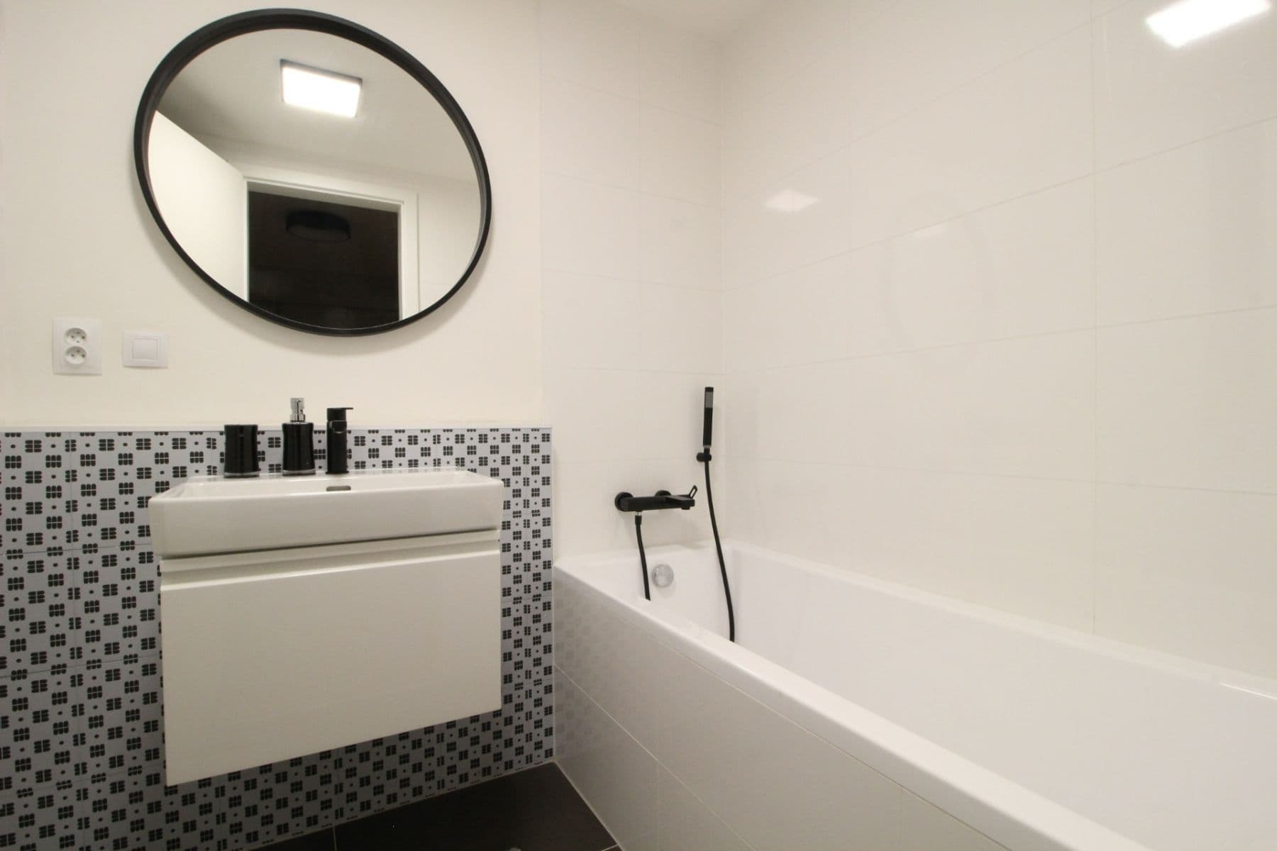 Prenájom bytu 2-izbový 62 m², Plzákova, Praha, Praha Prenájom bytu 2-izbový 62 m², Plzákova, Praha, Praha