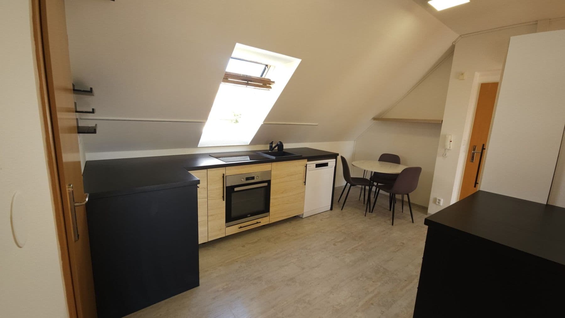 Predaj bytu 2-izbový 58 m², Lesní, Bílovice nad Svitavou, Jihomoravský kraj Predaj bytu 2-izbový 58 m², Lesní, Bílovice nad Svitavou, Jihomoravský kraj