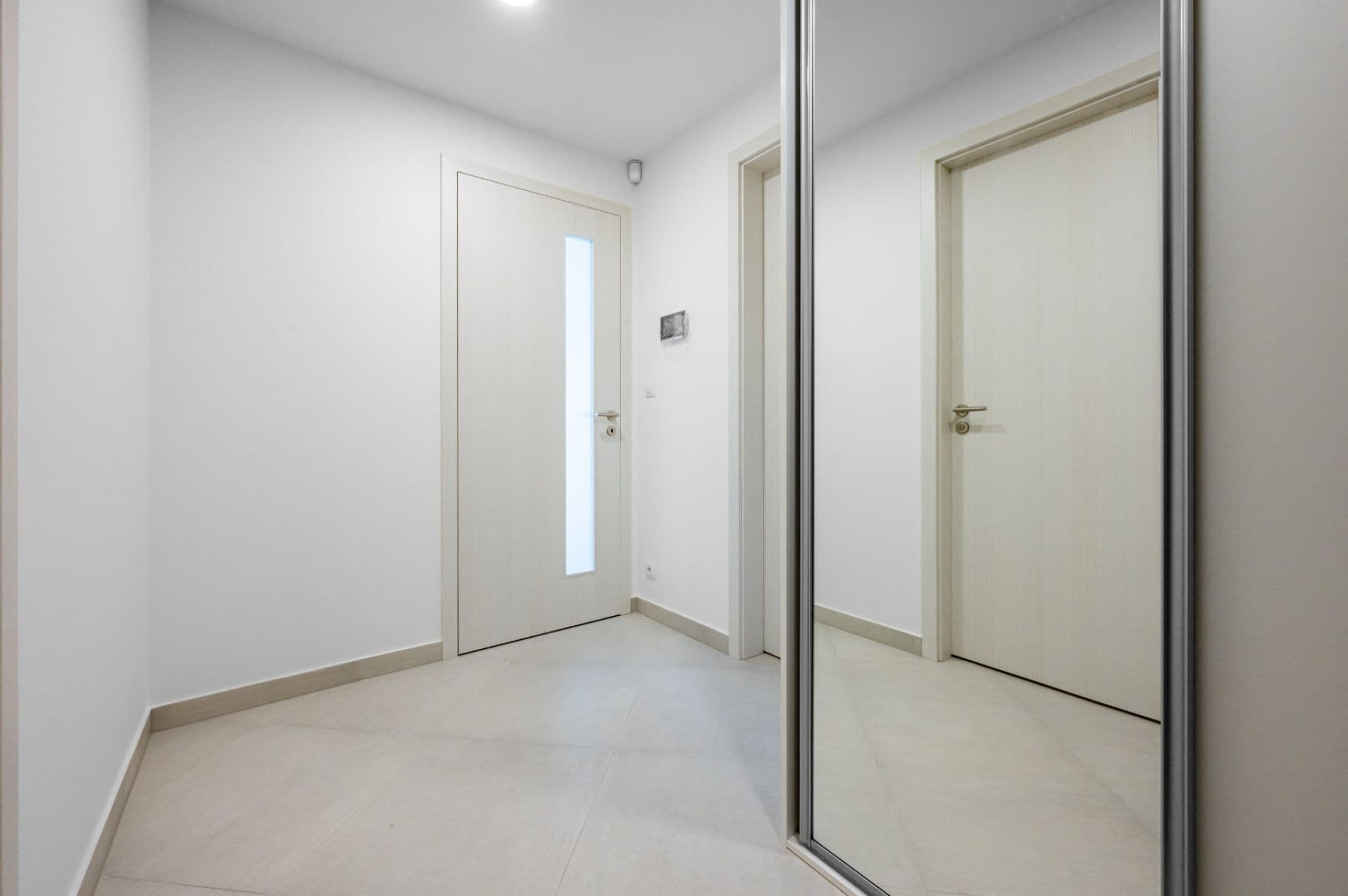 Prenájom bytu 2-izbový 48 m², Vojenova, Praha, Praha Prenájom bytu 2-izbový 48 m², Vojenova, Praha, Praha