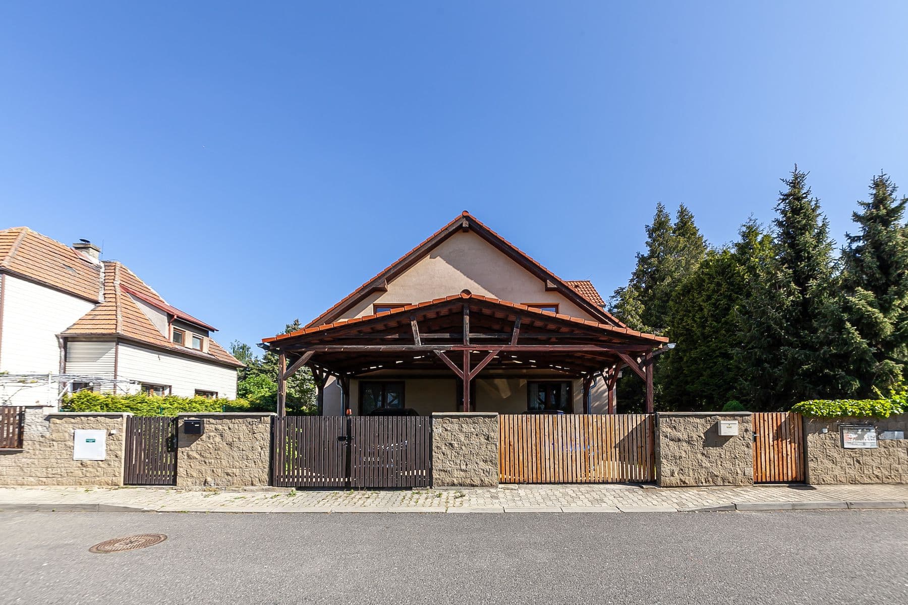 Predaj domu 171 m², pozemek 371 m², Palouky, Hostivice, Středočeský kraj Predaj domu 171 m², pozemek 371 m², Palouky, Hostivice, Středočeský kraj