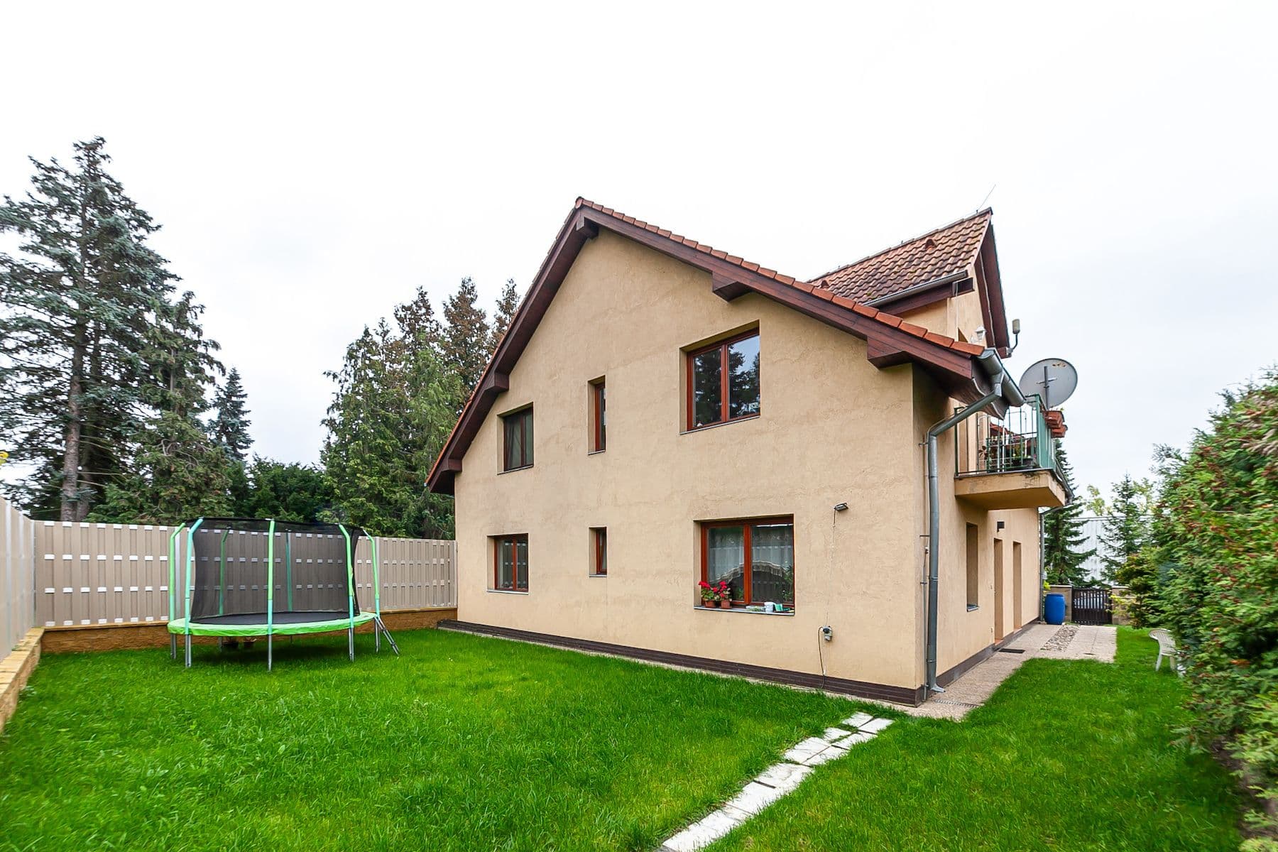 Predaj bytu 4-izbový 371 m², Palouky, Hostivice, Středočeský kraj Predaj bytu 4-izbový 371 m², Palouky, Hostivice, Středočeský kraj