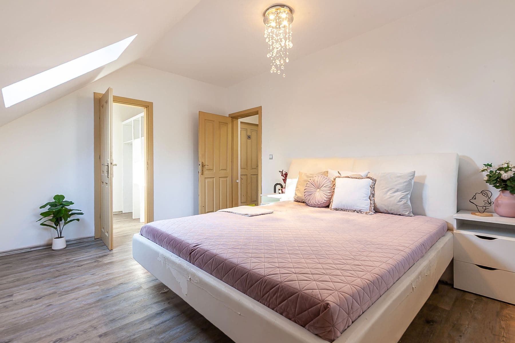 Predaj bytu 4-izbový 371 m², Palouky, Hostivice, Středočeský kraj Predaj bytu 4-izbový 371 m², Palouky, Hostivice, Středočeský kraj