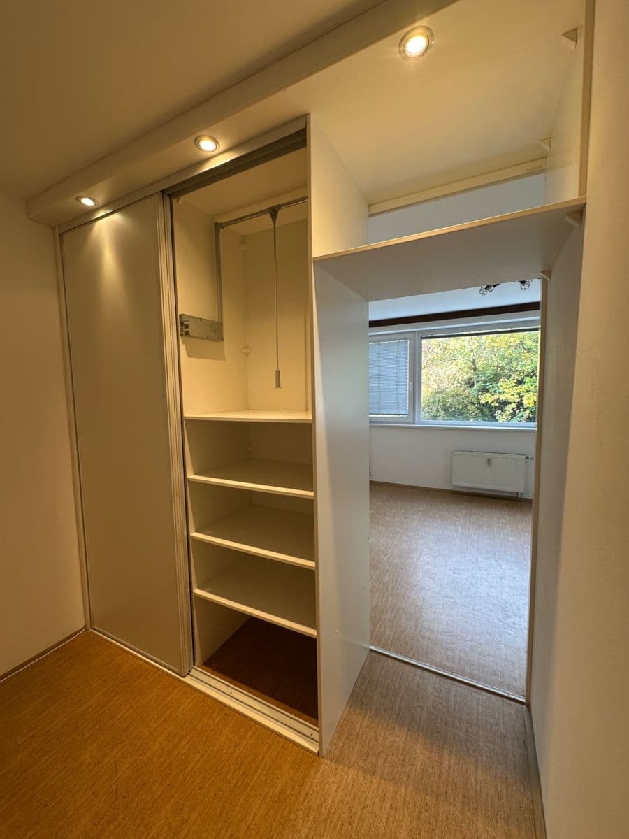 Prenájom bytu 1-izbový 36 m², Zahradníčkova, Praha, Praha Prenájom bytu 1-izbový 36 m², Zahradníčkova, Praha, Praha
