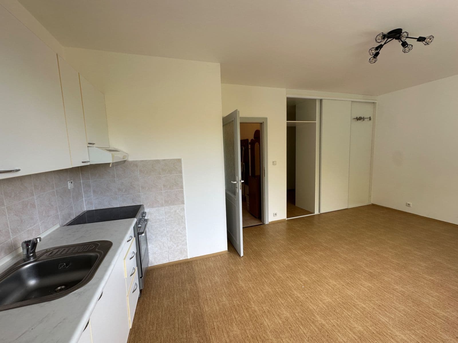 Prenájom bytu 1-izbový 36 m², Zahradníčkova, Praha, Praha Prenájom bytu 1-izbový 36 m², Zahradníčkova, Praha, Praha