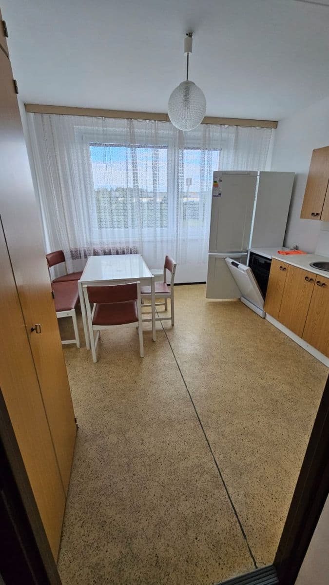 Prenájom bytu 3-izbový 80 m², Generála Janouška, Praha, Praha Prenájom bytu 3-izbový 80 m², Generála Janouška, Praha, Praha