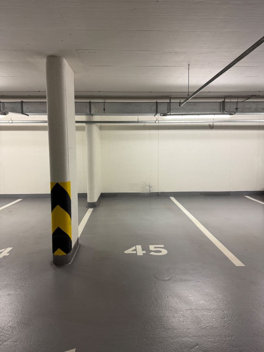 Prenájom garáže 10 m², Mantovská, Praha, Praha Prenájom garáže 10 m², Mantovská, Praha, Praha