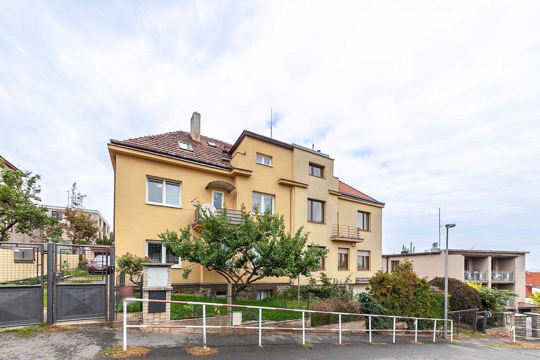 Predaj domu 255 m², pozemek 384 m², Pod Sychrovem II, Praha, Praha Predaj domu 255 m², pozemek 384 m², Pod Sychrovem II, Praha, Praha