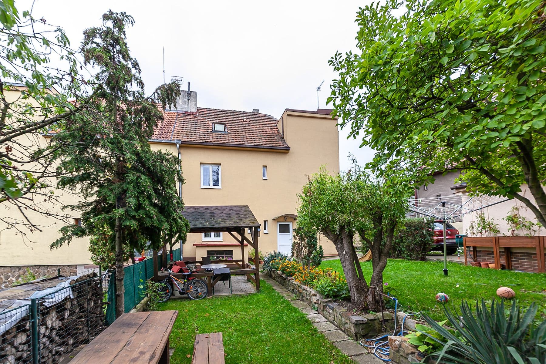 Predaj domu 255 m², pozemek 384 m², Pod Sychrovem II, Praha, Praha Predaj domu 255 m², pozemek 384 m², Pod Sychrovem II, Praha, Praha