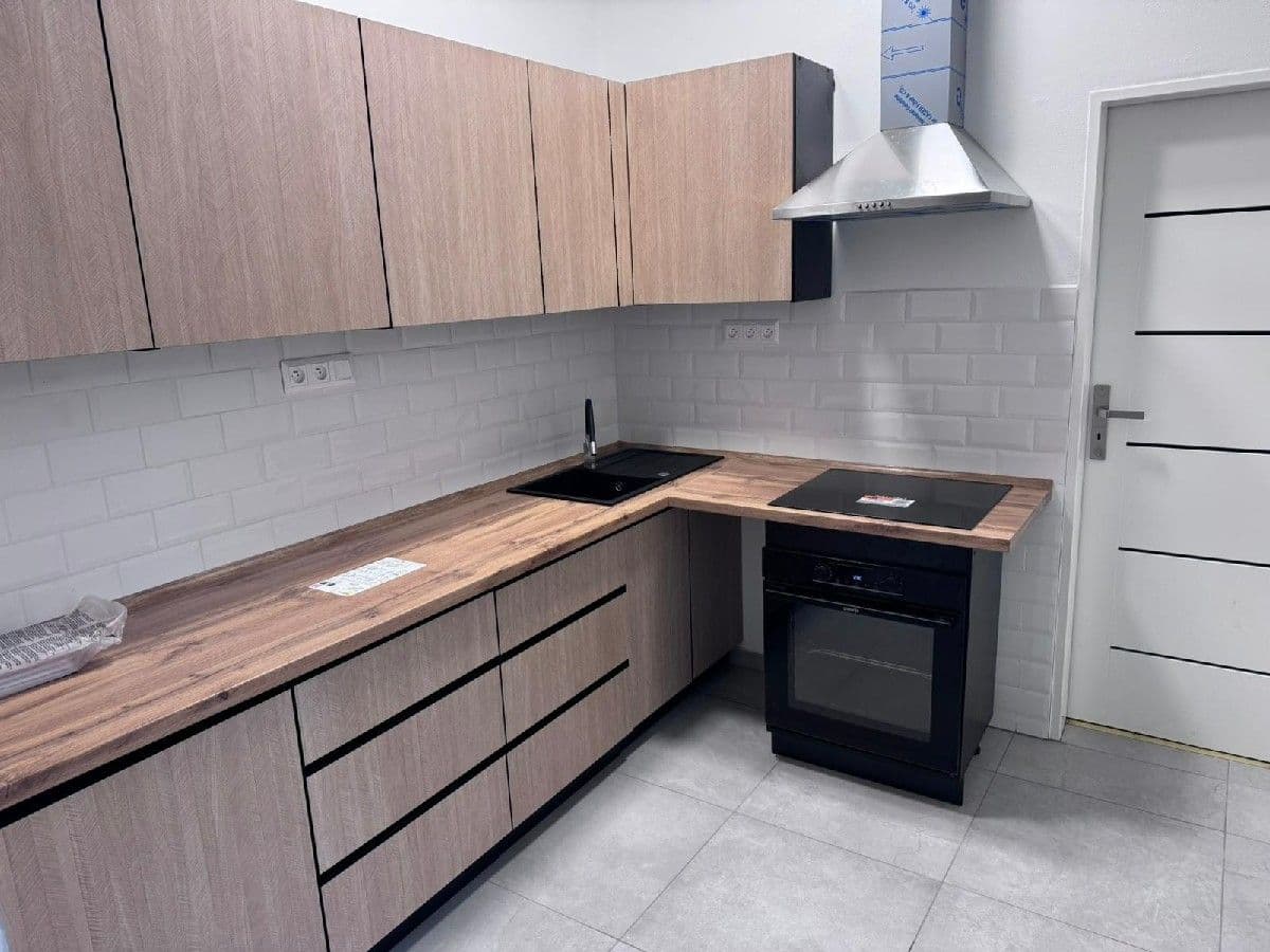 Prenájom bytu 3-izbový 110 m², Praskova, Olomouc, Olomoucký kraj Prenájom bytu 3-izbový 110 m², Praskova, Olomouc, Olomoucký kraj