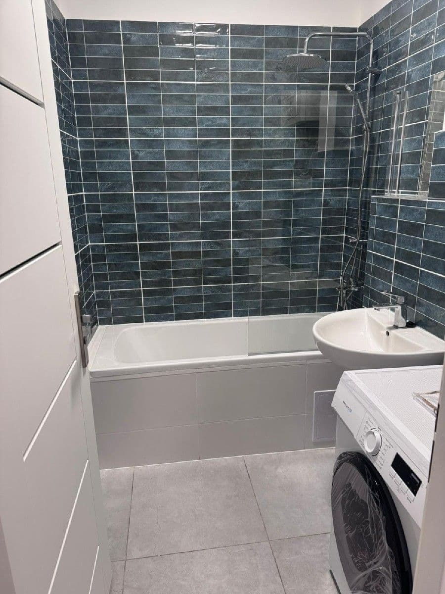 Prenájom bytu 3-izbový 110 m², Praskova, Olomouc, Olomoucký kraj Prenájom bytu 3-izbový 110 m², Praskova, Olomouc, Olomoucký kraj