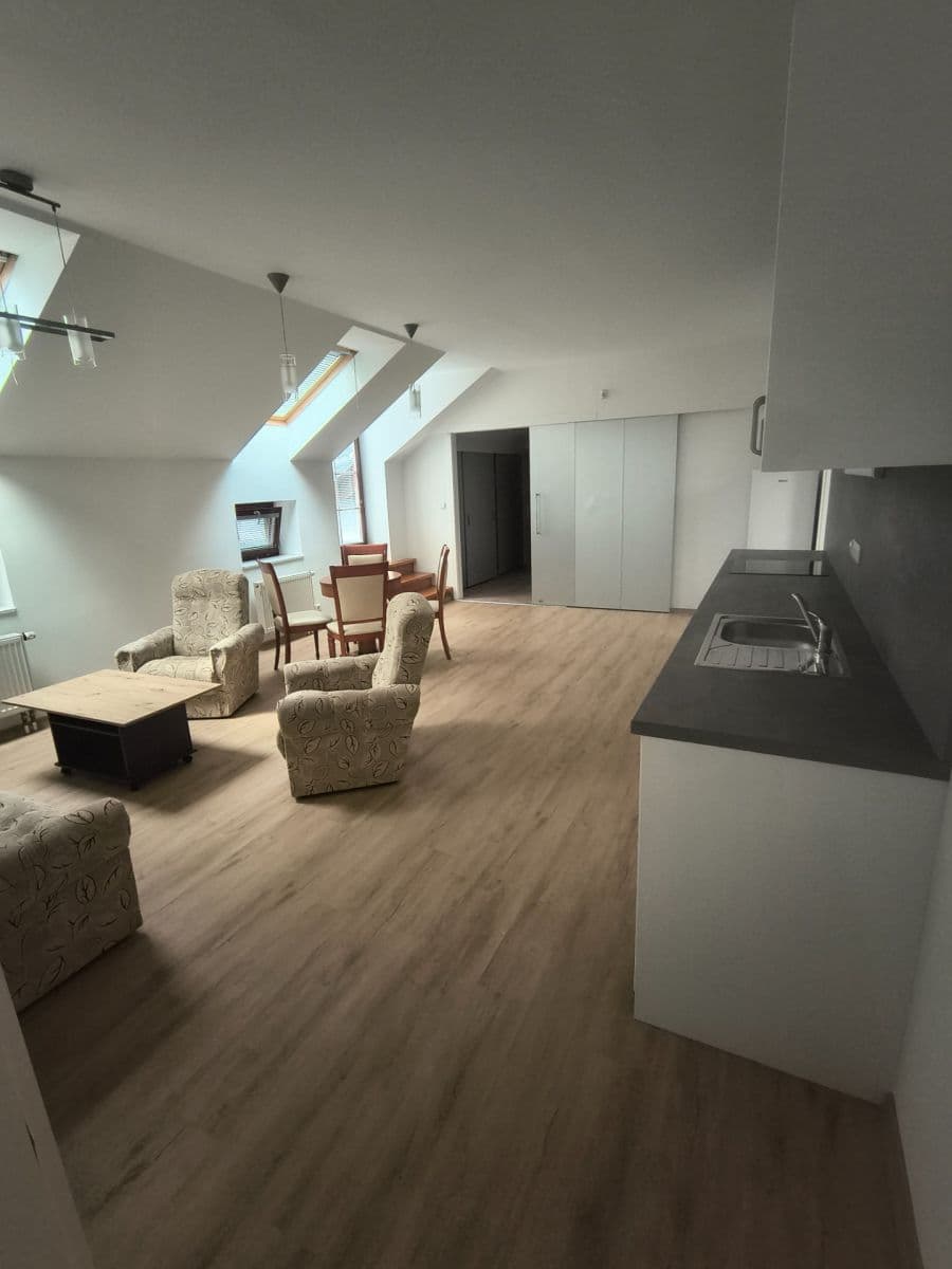 Prenájom bytu 4-izbový 140 m², U Průhonu, Praha, Praha Prenájom bytu 4-izbový 140 m², U Průhonu, Praha, Praha