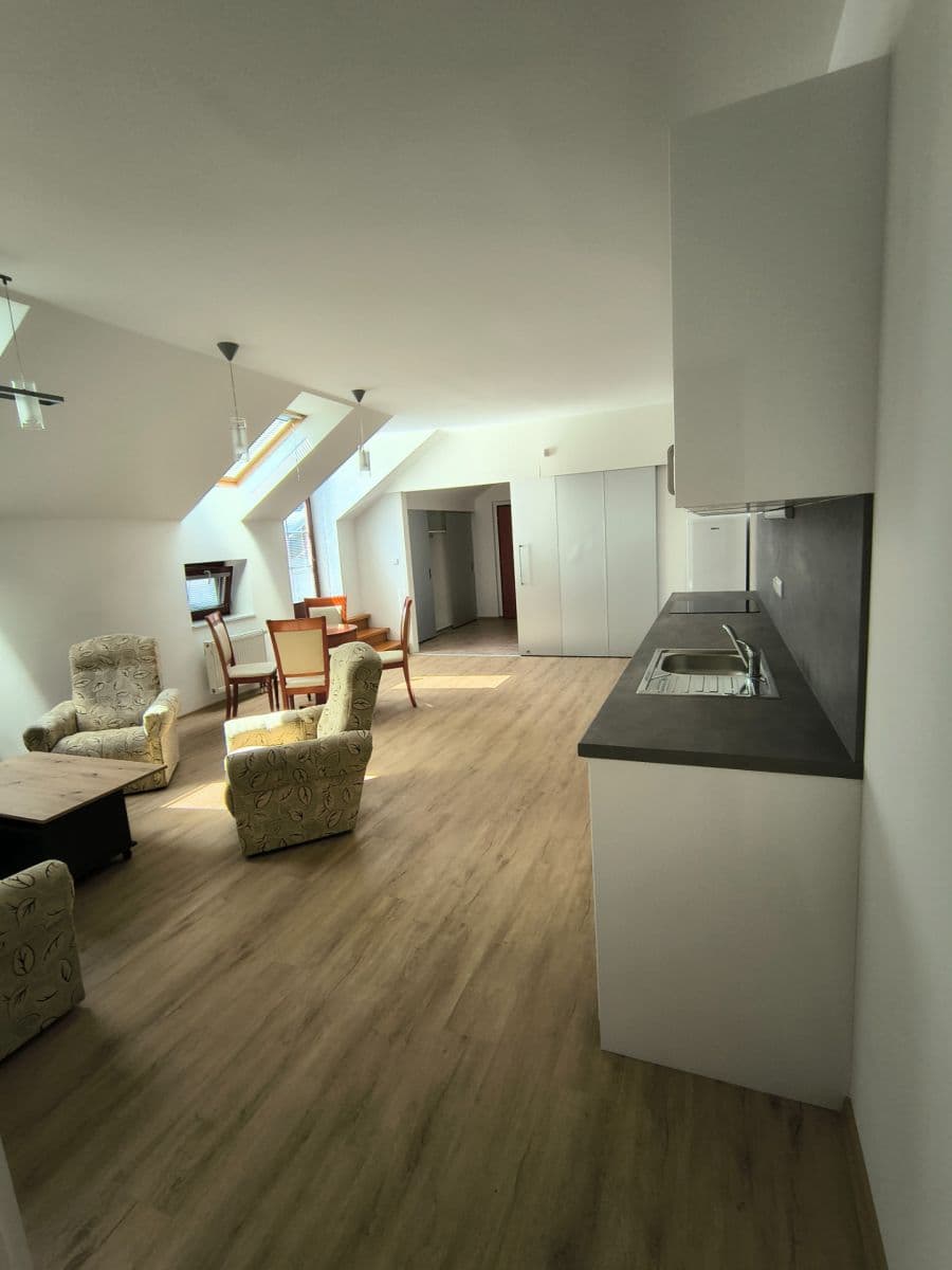 Prenájom bytu 4-izbový 140 m², U Průhonu, Praha, Praha Prenájom bytu 4-izbový 140 m², U Průhonu, Praha, Praha