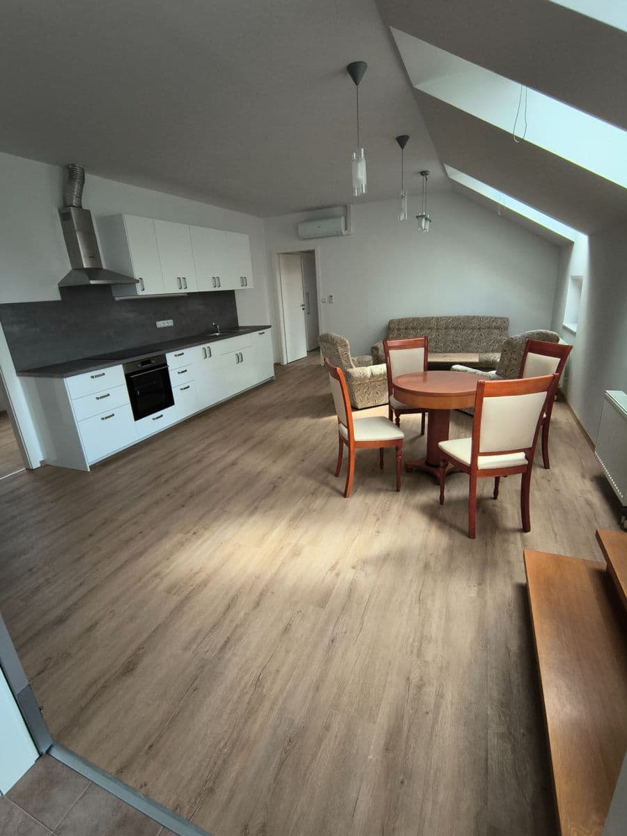 Prenájom bytu 4-izbový 140 m², U Průhonu, Praha, Praha Prenájom bytu 4-izbový 140 m², U Průhonu, Praha, Praha