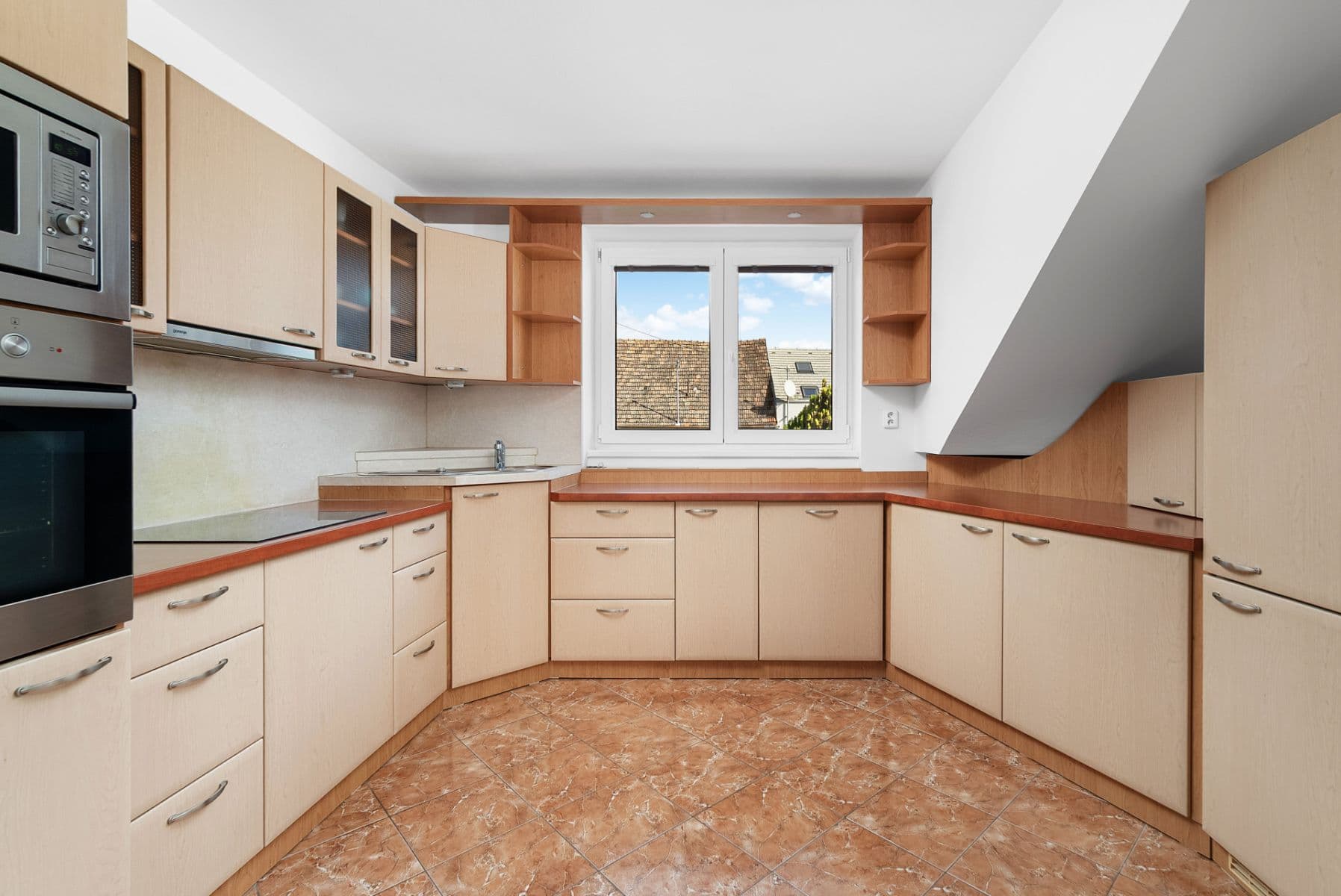 Predaj domu 172 m², pozemek 690 m², Hřbitovní, Blučina, Jihomoravský kraj Predaj domu 172 m², pozemek 690 m², Hřbitovní, Blučina, Jihomoravský kraj