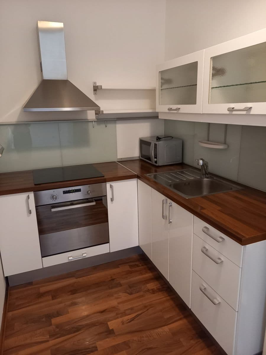 Prenájom bytu 2-izbový 50 m², Žitomírská, Praha, Praha Prenájom bytu 2-izbový 50 m², Žitomírská, Praha, Praha