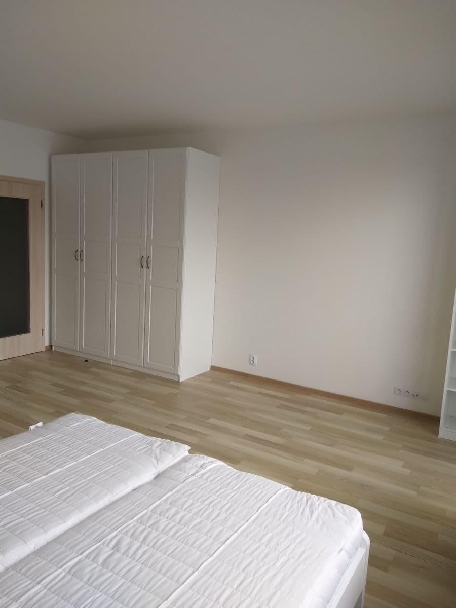 Prenájom bytu 1-izbový 34 m², Modrého, Praha, Praha Prenájom bytu 1-izbový 34 m², Modrého, Praha, Praha