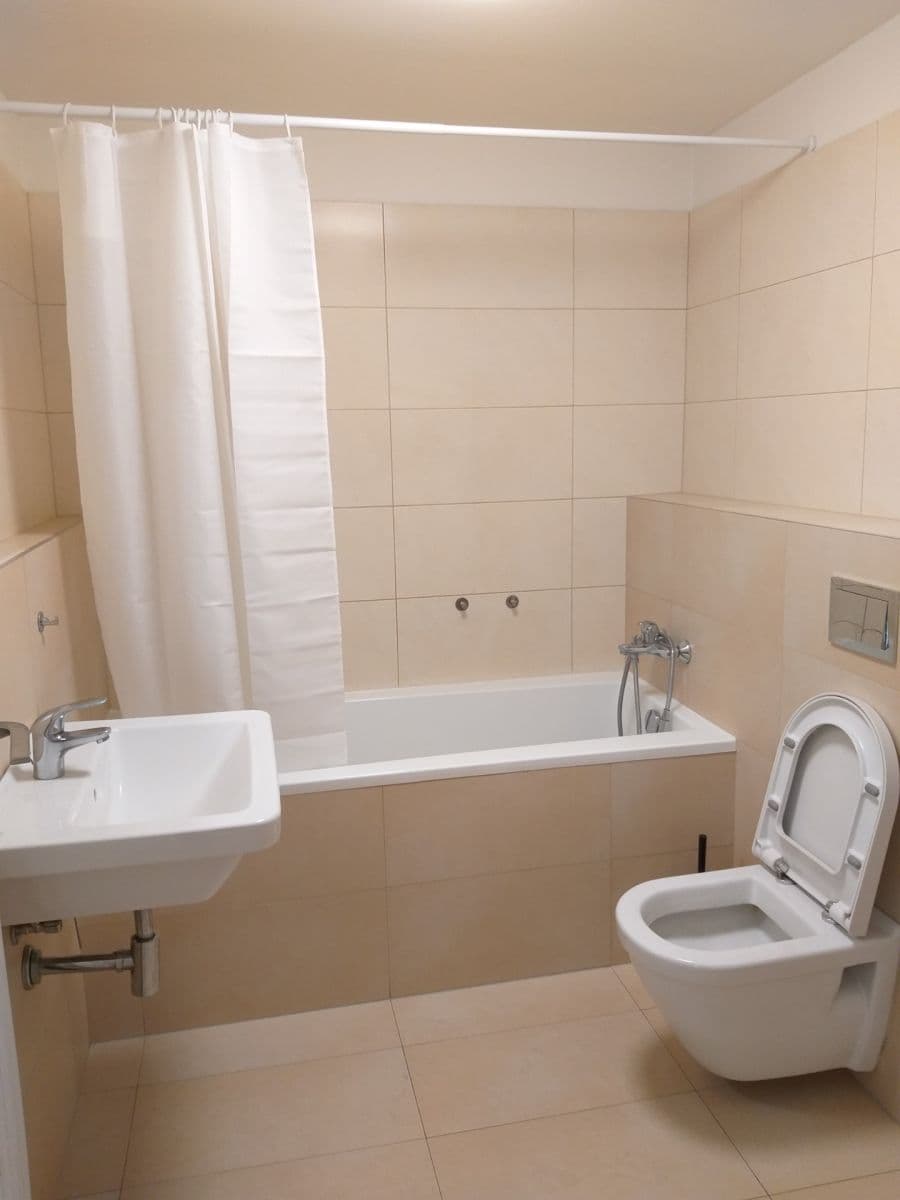 Prenájom bytu 1-izbový 34 m², Modrého, Praha, Praha Prenájom bytu 1-izbový 34 m², Modrého, Praha, Praha