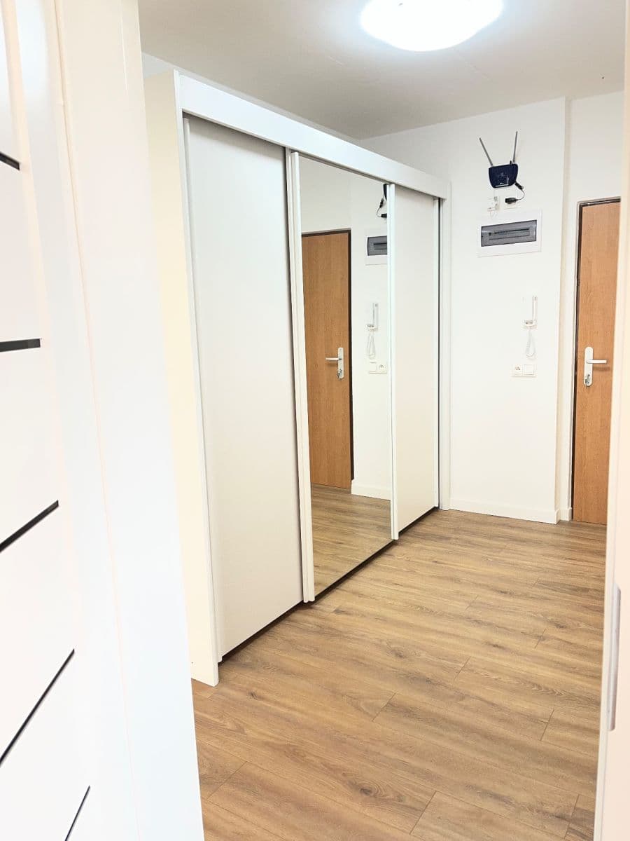 Predaj bytu 2-izbový 64 m², U Koupaliště, Karlovy Vary, Karlovarský kraj Predaj bytu 2-izbový 64 m², U Koupaliště, Karlovy Vary, Karlovarský kraj