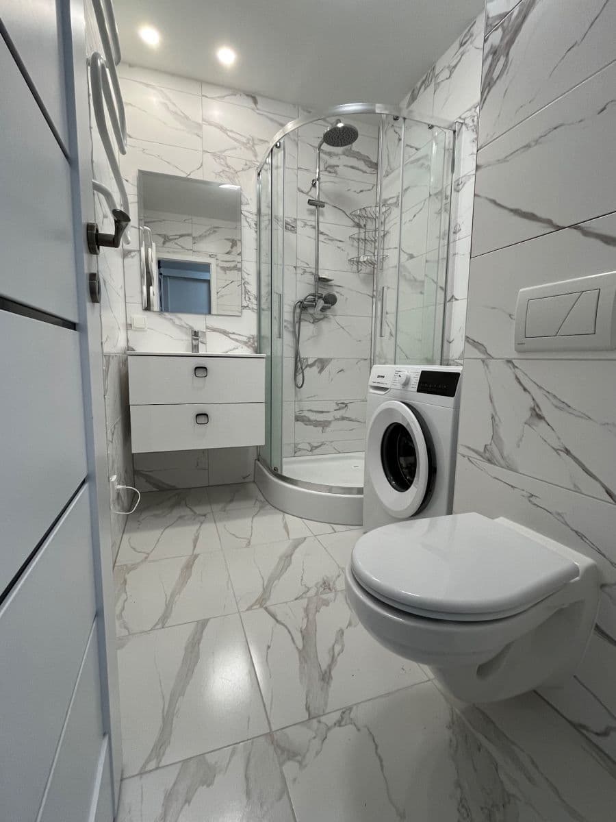 Predaj bytu 2-izbový 64 m², U Koupaliště, Karlovy Vary, Karlovarský kraj Predaj bytu 2-izbový 64 m², U Koupaliště, Karlovy Vary, Karlovarský kraj