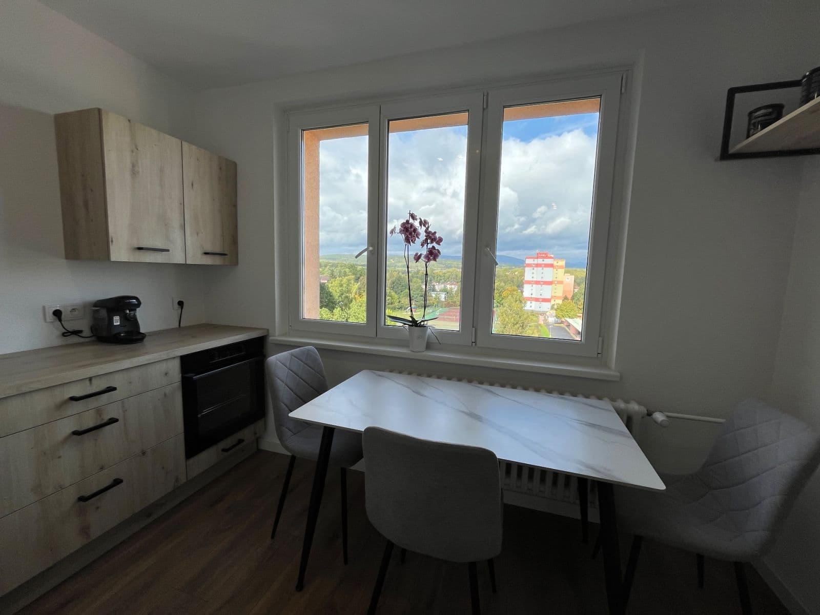 Predaj bytu 2-izbový 64 m², U Koupaliště, Karlovy Vary, Karlovarský kraj Predaj bytu 2-izbový 64 m², U Koupaliště, Karlovy Vary, Karlovarský kraj