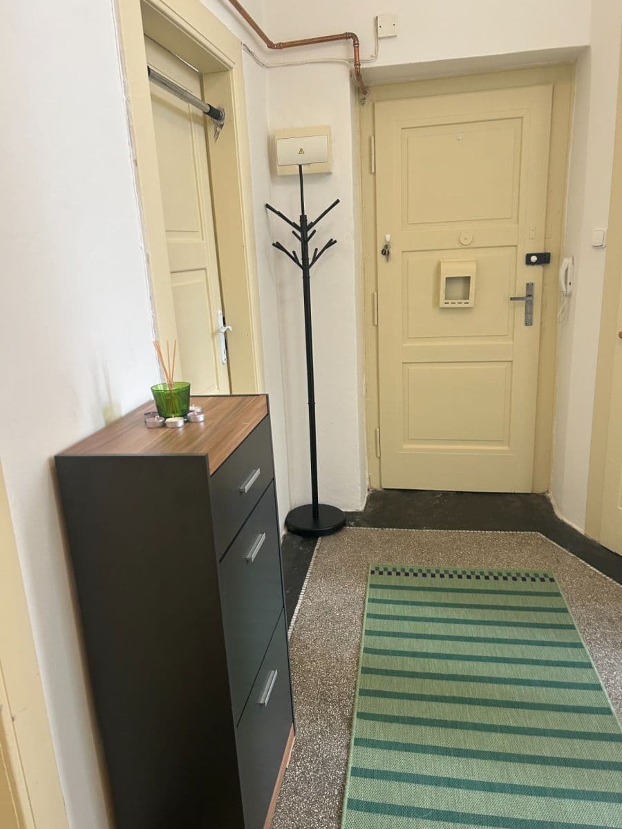 Prenájom bytu 2-izbový 53 m², Podolská, Praha, Praha Prenájom bytu 2-izbový 53 m², Podolská, Praha, Praha