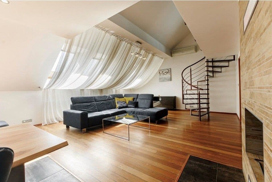 Prenájom bytu 3-izbový 153 m², Korunní, Praha, Praha Prenájom bytu 3-izbový 153 m², Korunní, Praha, Praha