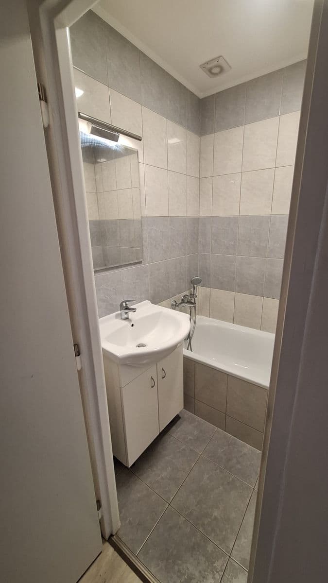 Prenájom bytu 1-izbový 36 m², Májová, Ostrov, Karlovarský kraj Prenájom bytu 1-izbový 36 m², Májová, Ostrov, Karlovarský kraj