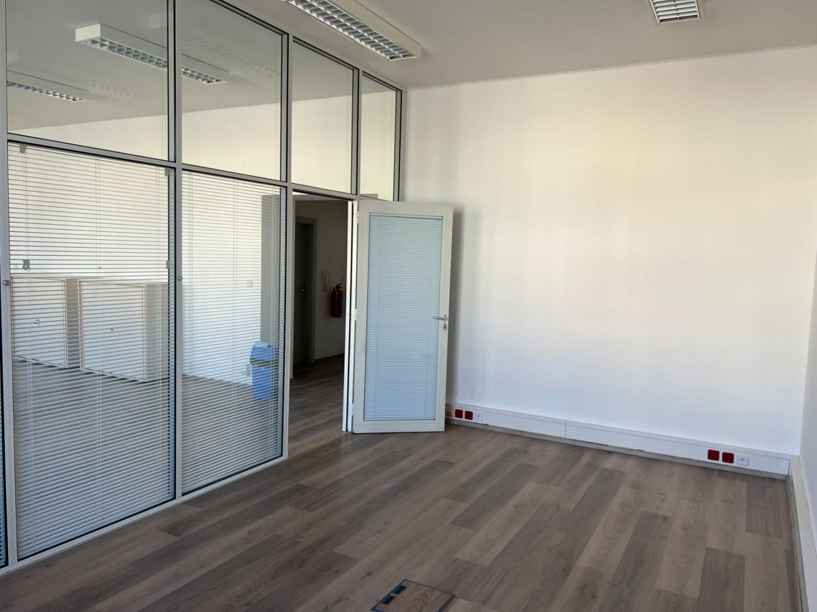 Prenájom kancelárie 320 m², Záhřebská, Praha, Praha Prenájom kancelárie 320 m², Záhřebská, Praha, Praha