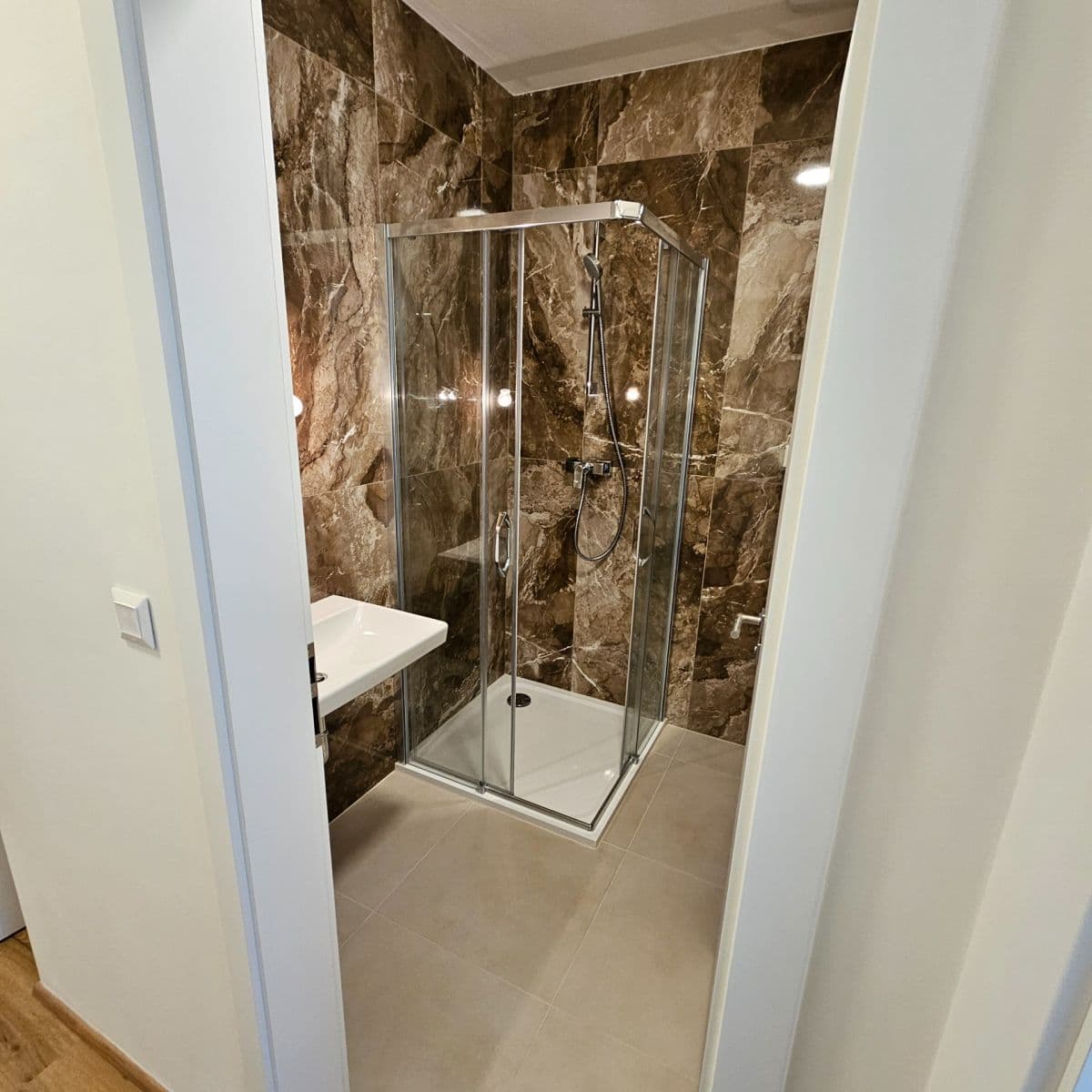 Prenájom bytu 1-izbový 29 m², Komárovská, Brno, Jihomoravský kraj Prenájom bytu 1-izbový 29 m², Komárovská, Brno, Jihomoravský kraj
