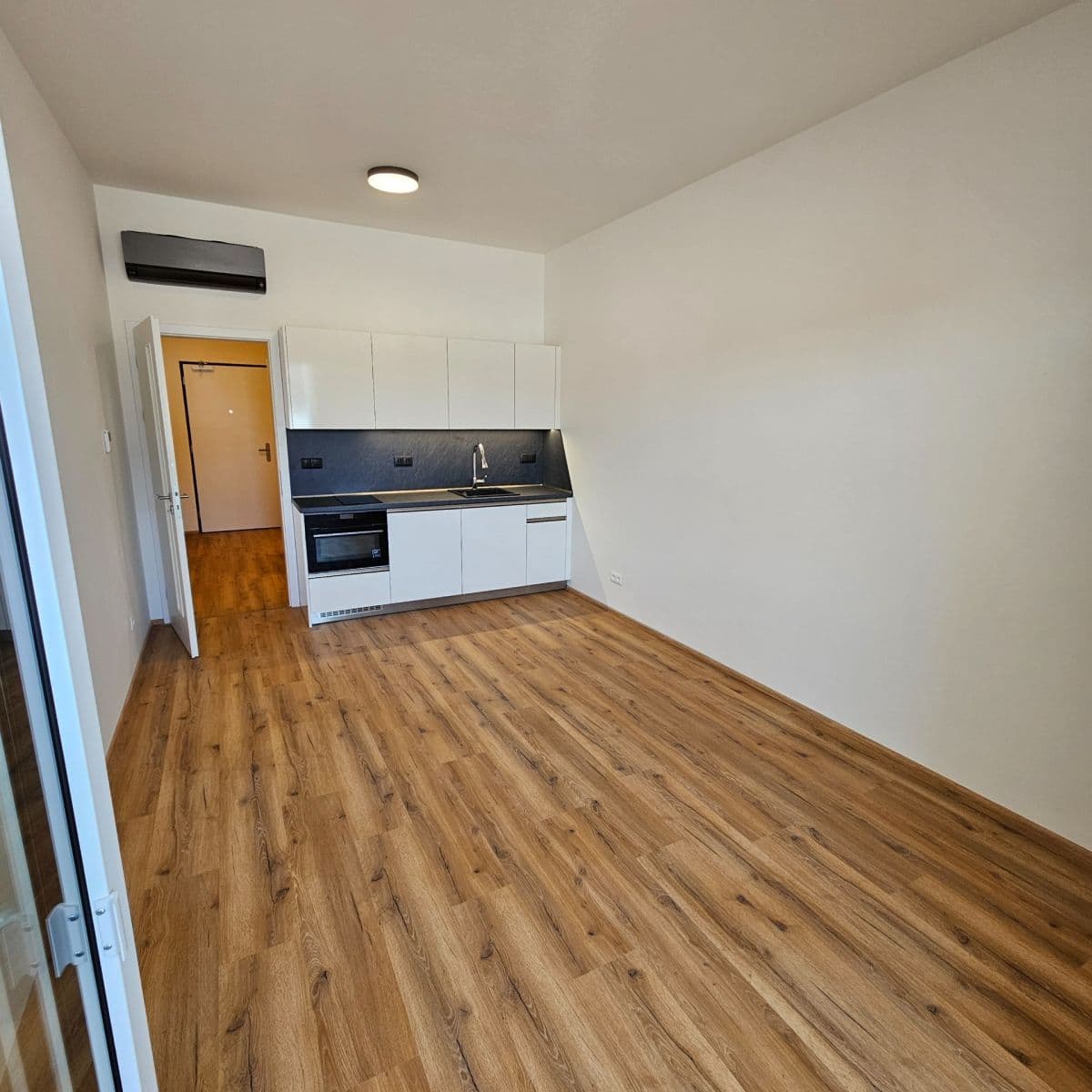 Prenájom bytu 1-izbový 29 m², Komárovská, Brno, Jihomoravský kraj Prenájom bytu 1-izbový 29 m², Komárovská, Brno, Jihomoravský kraj