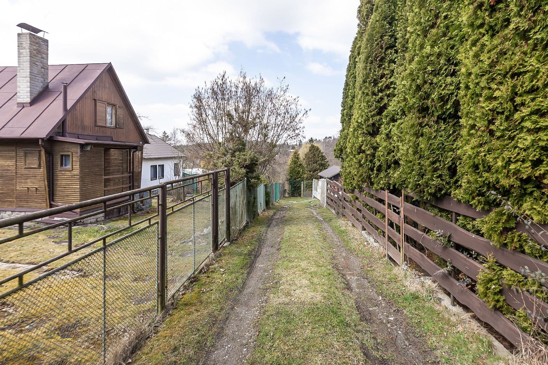 Predaj rekreačného objektu 50 m², pozemek 409 m², Psáry, Středočeský kraj Predaj rekreačného objektu 50 m², pozemek 409 m², Psáry, Středočeský kraj