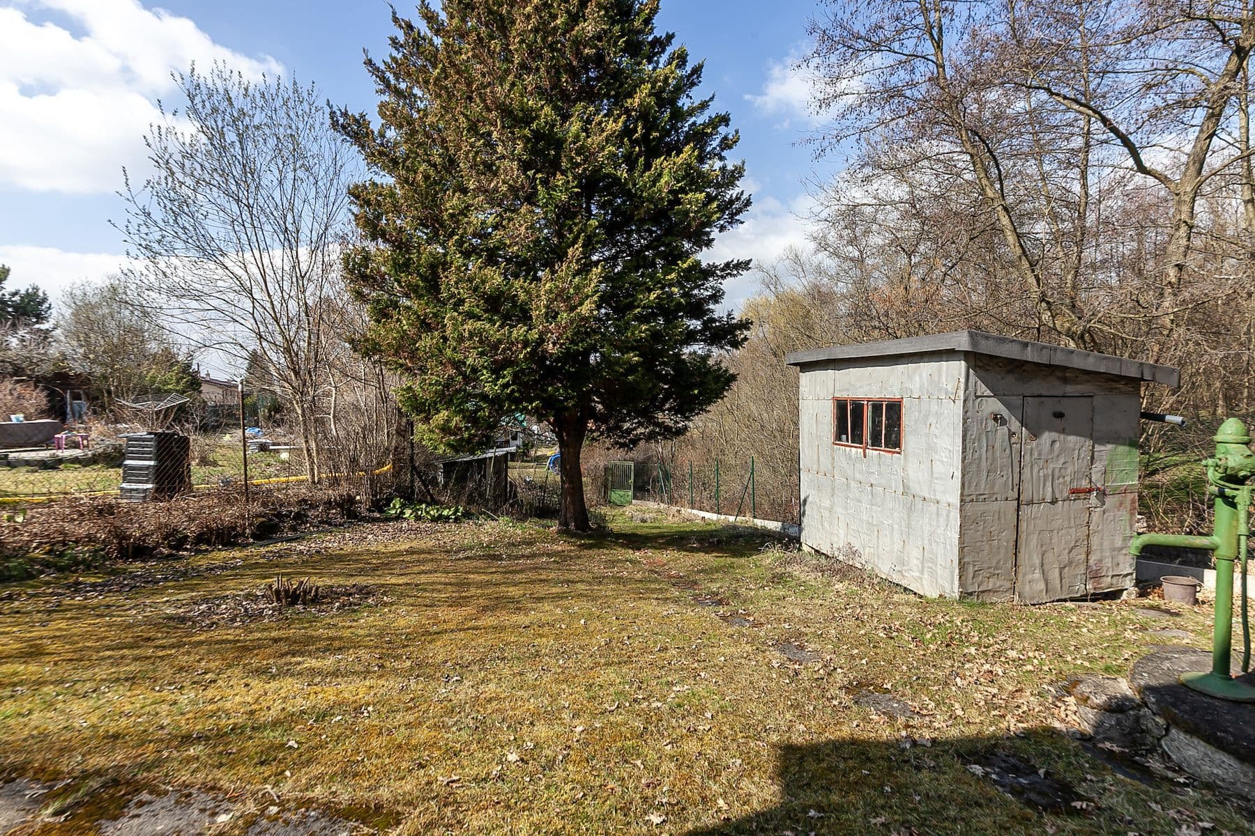 Predaj rekreačného objektu 50 m², pozemek 409 m², Psáry, Středočeský kraj Predaj rekreačného objektu 50 m², pozemek 409 m², Psáry, Středočeský kraj